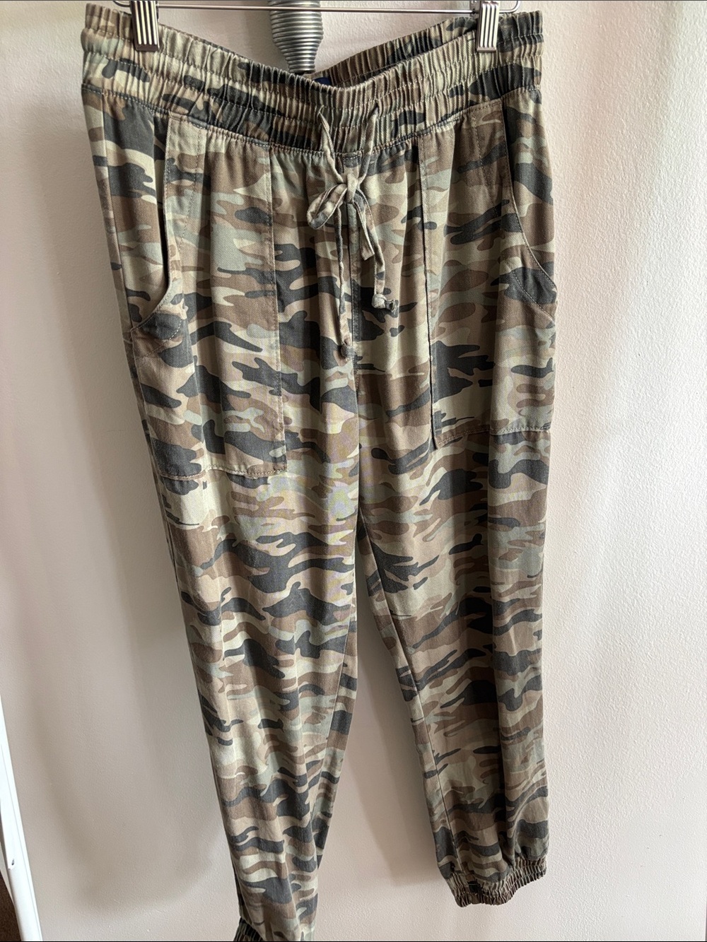 Womens Camo Drawstring Joggers in Olive Camo S